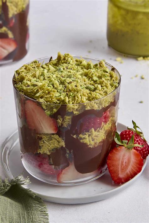Dubai Chocolate Strawberries - Home and Garden Decor