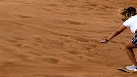 Curso de sandboarding en el cerro Dragón, Iquique - Central de Reservas