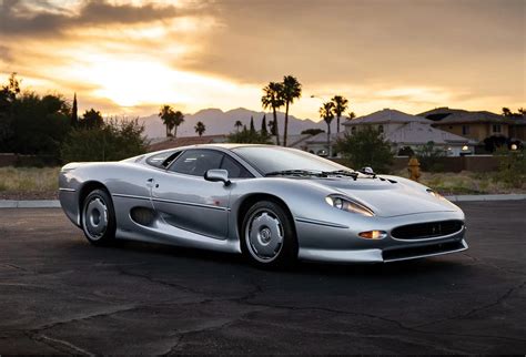 Jaguar Xj220