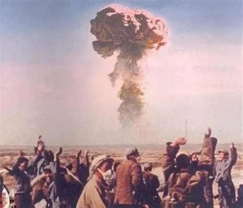 第一颗原子弹爆炸成功，周总理最早告诉了他们！