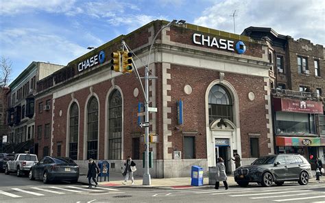 NYC Chase ATMs close early over 'rising crime,' vagrancy