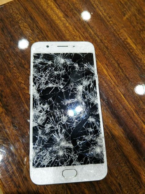 oppor9手机屏幕碎了，维修要多少钱-手机