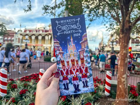 Disney Reveals NEW Look at Mickey's Very Merry Christmas Party Popcorn ...