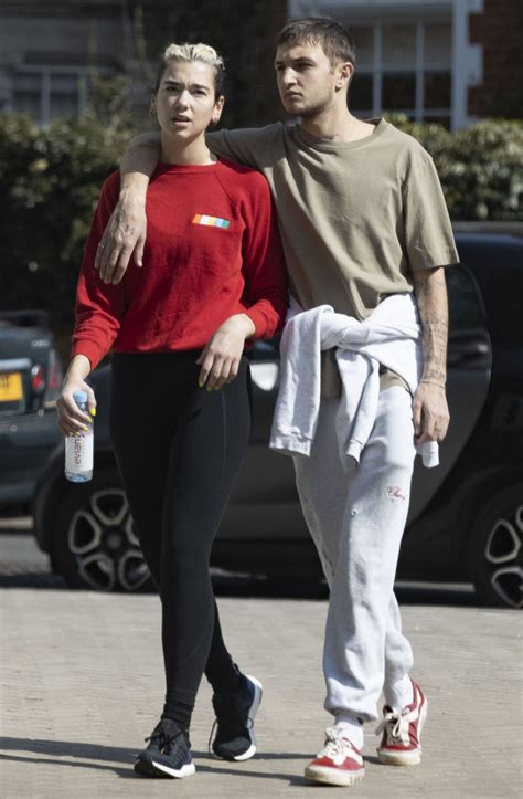 Dua Lipa With Her Boyfriend Anwar Hadid - Romantic Stroll in London 04 ...