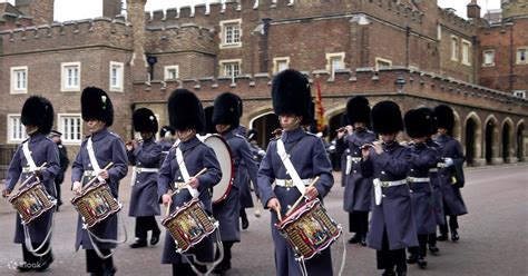 Changing of the Guard Walking Tour in London - Klook India