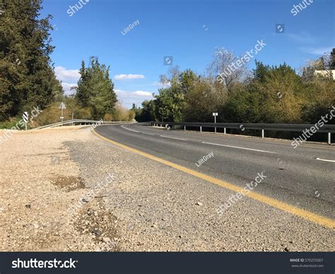 13,149 imágenes de Shoulder of the road - Imágenes, fotos y vectores de ...