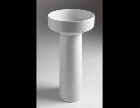 WAS FREE STANDING WASH BASIN