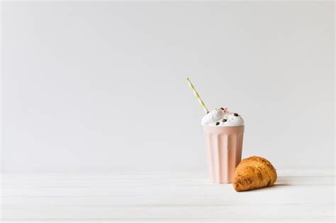 White background milkshake Images - Free Download on Freepik