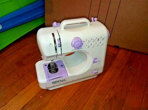 Singer Pixie Plus Sewing Machine 的图像结果