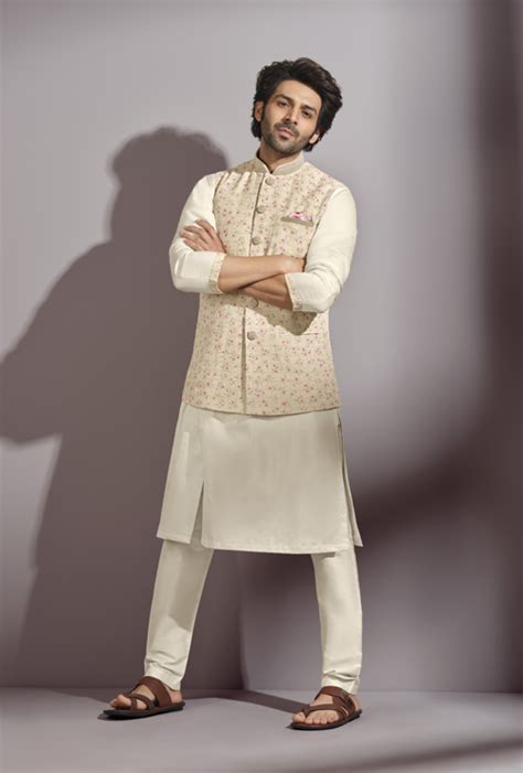 Kartik Aaryan Aced The 'Ideal Dulha' Look & Here Our Top Favourites