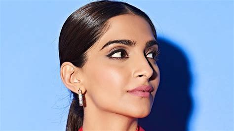 Sonam Kapoor Ahuja's clay-based face pack is super easy to whip up at ...
