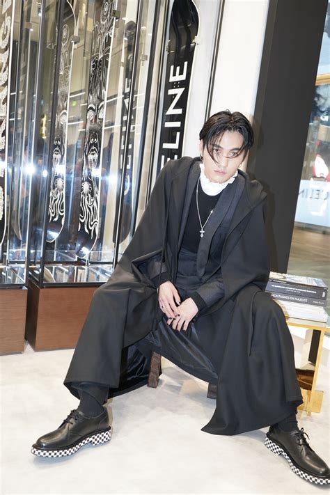 セリーヌ オムがウィンターコレクション「TEEN KNIGHT POEM」発売、ニューロマンティックを表現