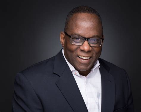 5 Posing Tips for Men’s Headshots