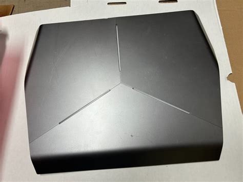 Alienware R7 Back Panel 的图像结果