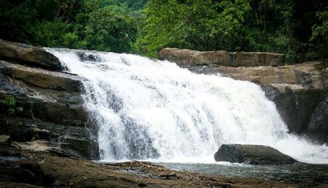 8 Beautiful Waterfalls To Visit in Kerala - lifeberrys.com