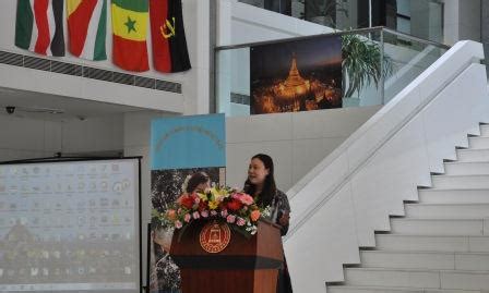 缅甸留学生举行新年泼水节庆祝活动-公共管理学院