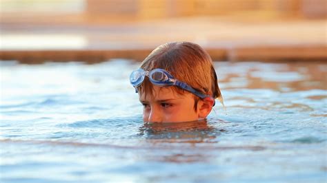 Summer Kids Swimming 的图像结果