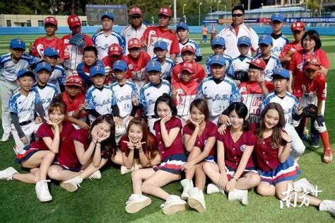 棒球赛场上的靓丽身影！7位台湾啦啦队女孩的深圳之旅_表演