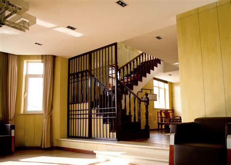 复式楼梯设计效果 四大风格各有特色__中国家装家居网