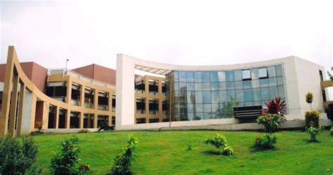 नेशनल इंस्टीट्यूट ऑफ फैशन टेक्नोलॉजी, बंगलुरु - bachelor of jewellery ...