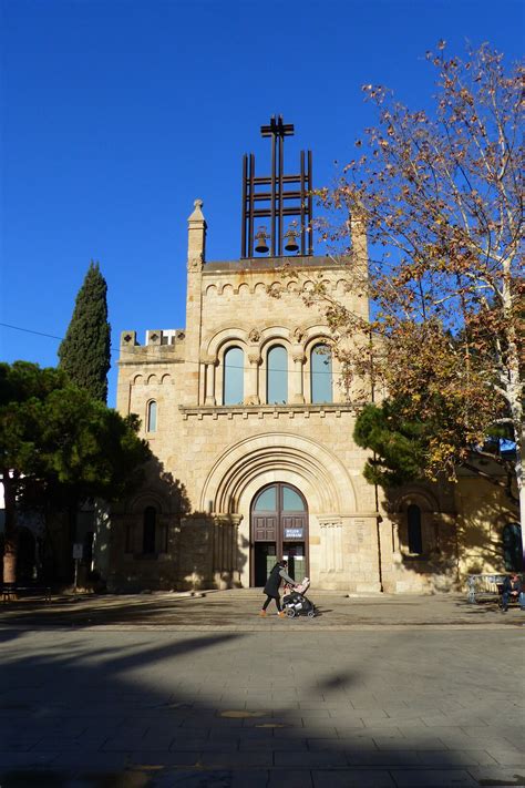 Castelldefels, iglesia y plaza | Meer