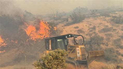 Brush fire burns more than 4,200 acres near Apple Valley, evacuations ...
