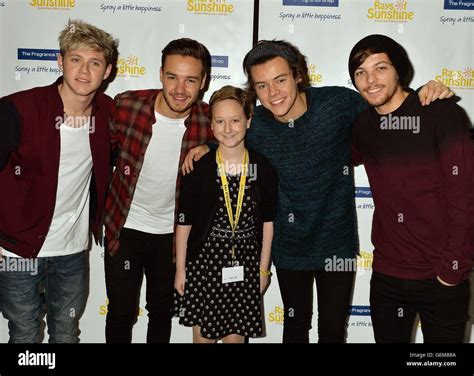 One Direction Surprsing Fans 的图像结果