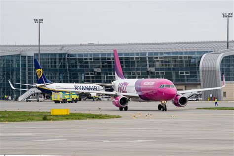 Japan Airlines vs ANA - Which Japanese Carrier Is Better?