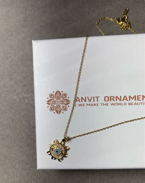 ZIVARA SUN LOCKET CHAIN