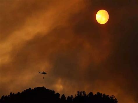 Tenerife fires: Tenerife: Spain's holiday island battling 'Out-of ...