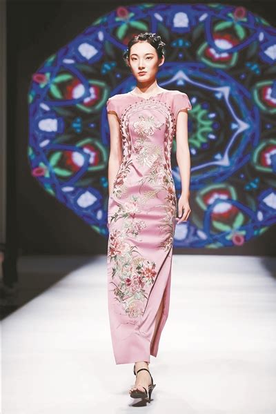 杭州刮起“旗袍风” 数千女性身着旗袍为杭州代言-浙江新闻-浙江在线