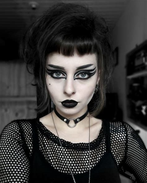 90's goth makeup