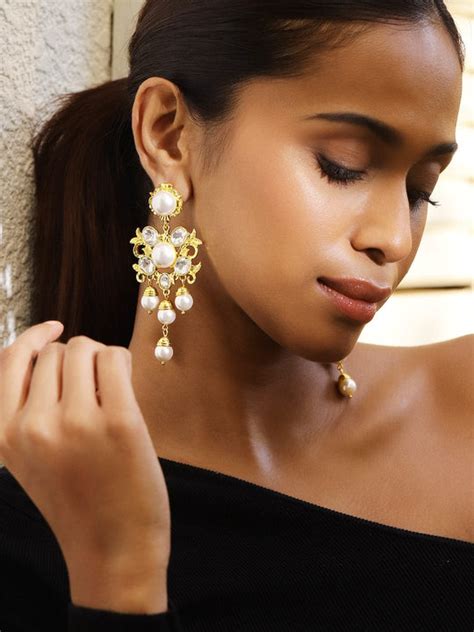 Rubans Offers Finest Quality Earrings Collection Online.