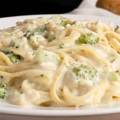 Chicken Fettuccine Alfredo With Broccoli