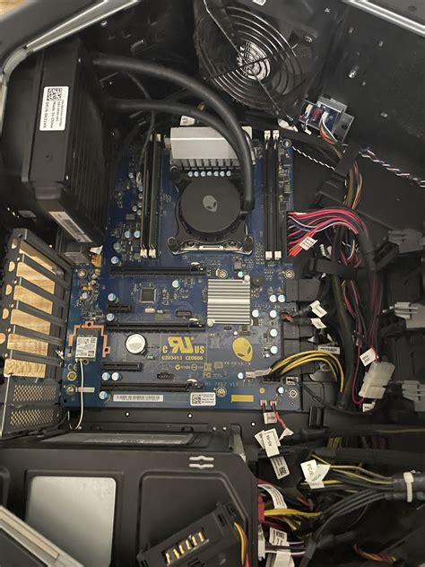 Alienware Area 51 R2 Black Screen 的图像结果