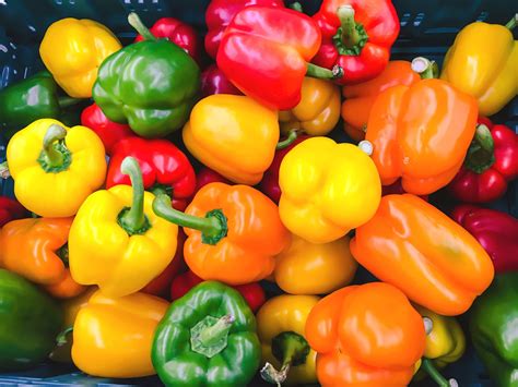 Here's Why Bell Peppers Have Different Colors
