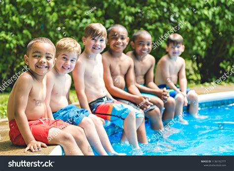 Swimming Kid 的图像结果