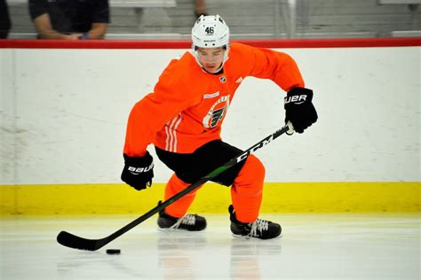 Fresh off an NCAA championship, Bobby Brink signs with the Flyers