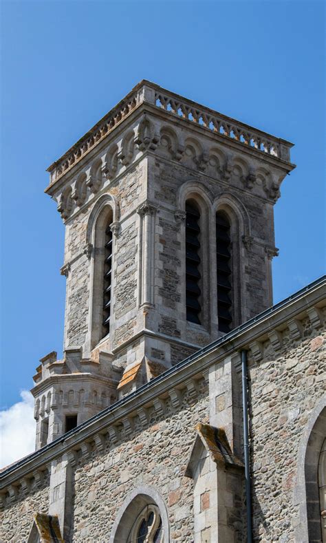 City Building Exterior 的图像结果