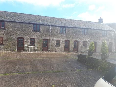 CILHENDRE FAWR FARM COTTAGES (Pontardawe) - Cottage Reviews & Photos ...