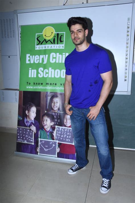 Sooraj Pancholi celebrates his birthday with kids from Smile Foundation ...