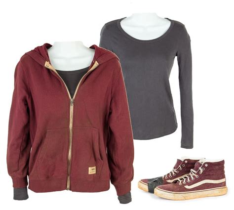 Cassie (Chloe Grace Moretz) Hero Stage 2 Dirty Costume from The 5th Wave