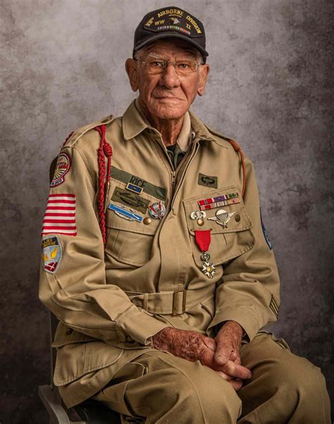 Photographer Captures Portraits of Last Surviving World War II Veterans