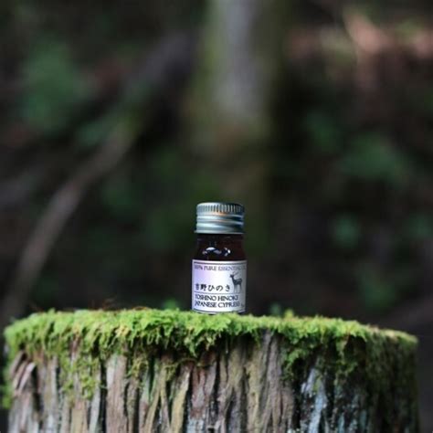 TONBIYA WORKSさんの「吉野ひのきアロマ5ml」 | 白い犬～Anjing Putih～