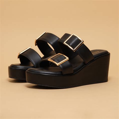 Footwear Trends: Must-Have Styles for Spring 2025
