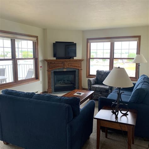 BRIDGEPORT WATERFRONT RESORT - Prices & Reviews (Sturgeon Bay, WI ...