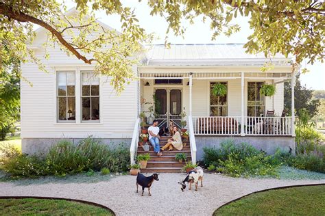 21 Cozy Cottage-Style Homes That Charm from All Angles