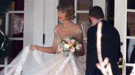 Beredar Foto Pakai Gaun Pengantin, Taylor Swift Menikah Diam-Diam?
