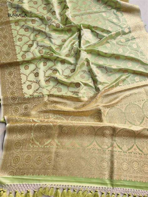 Shop Green Mashru Silk Jaal Design Weaved Banarasi Saree – BUNKALA