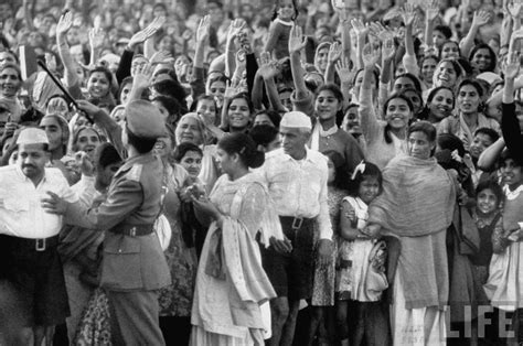 Queen Elizabeth II during her tour of the Indian subcontinent in 1961 ...